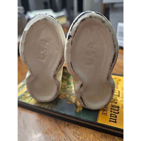 Shawnee Pottery Boot Planter Vase USA Cream Small Red Fleur Di Lis Crazing VINTA - Picture 11 of 11